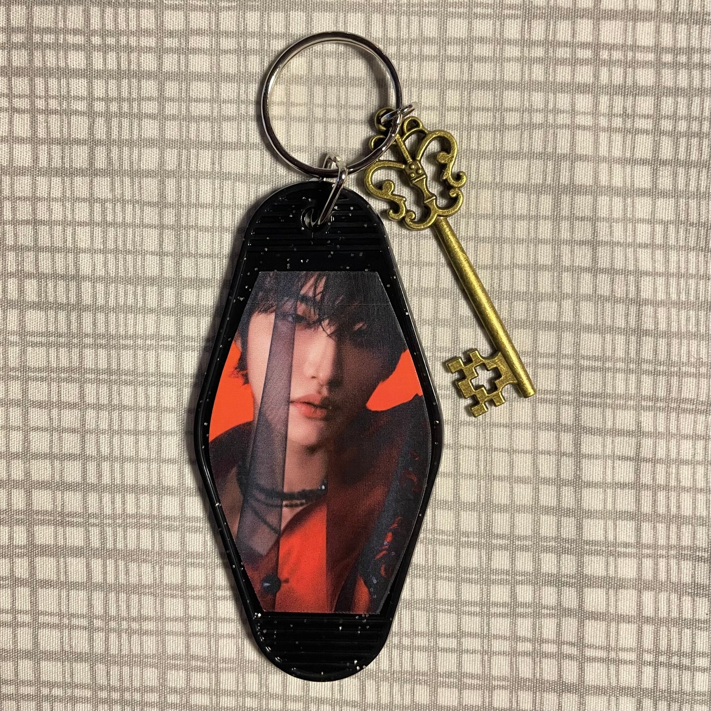 ATEEZ Motel Keyring