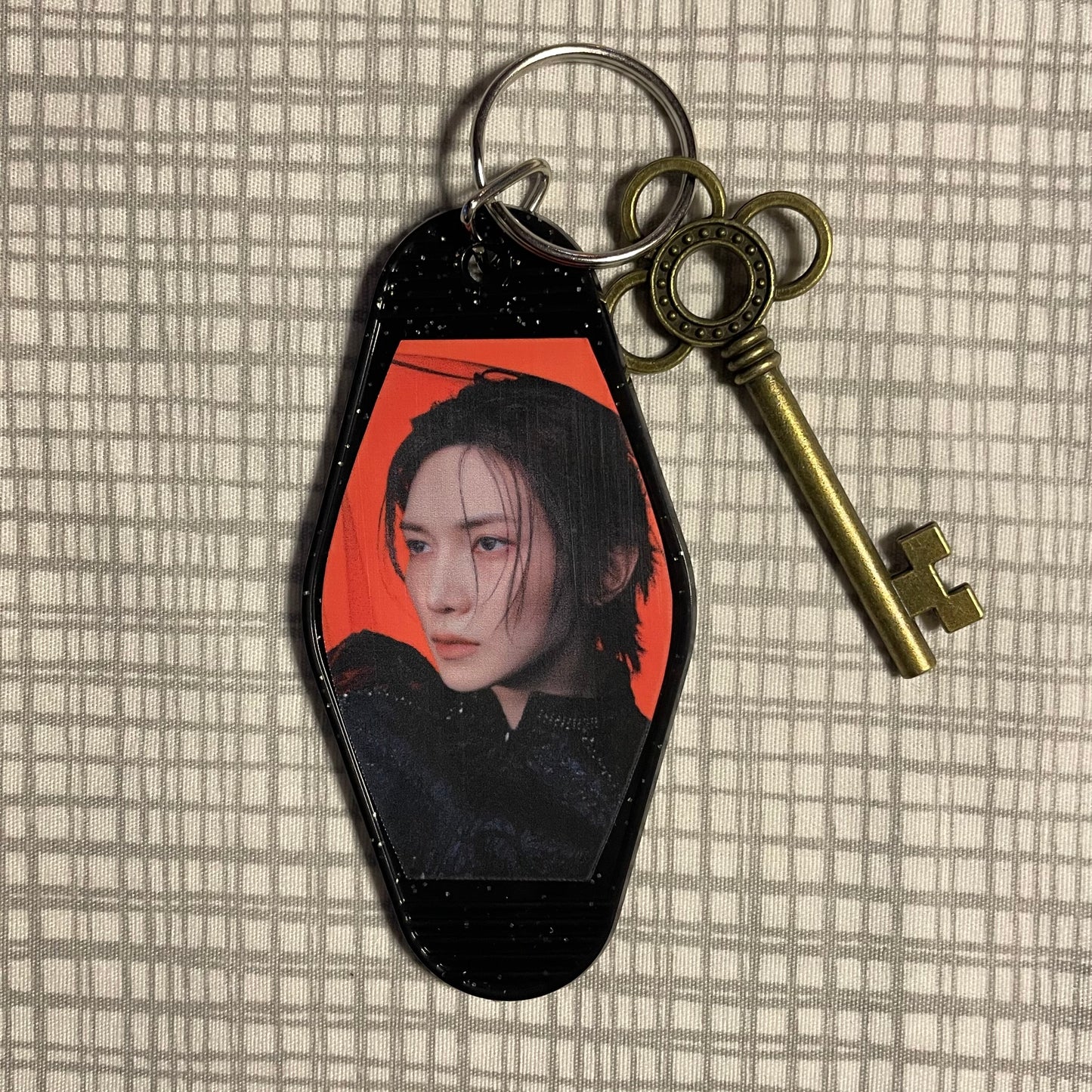 ATEEZ Motel Keyring