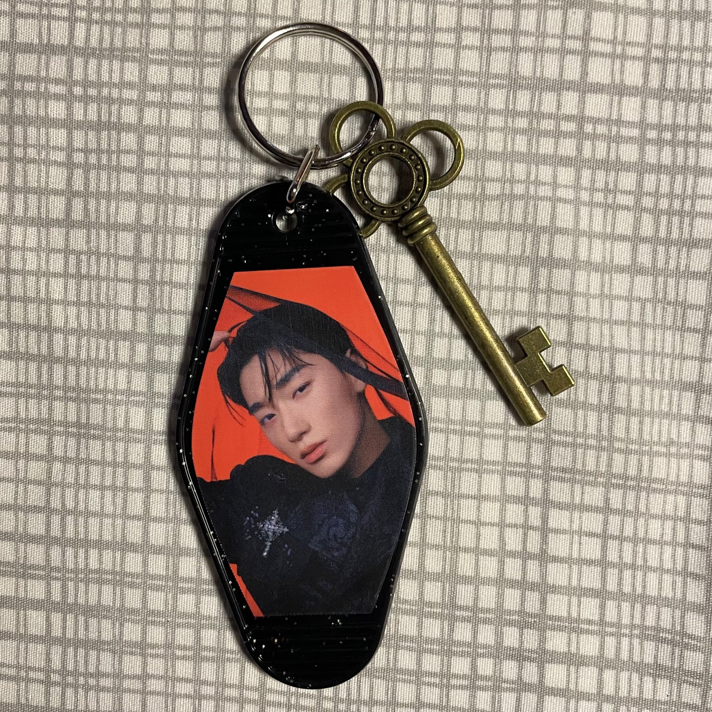ATEEZ Motel Keyring
