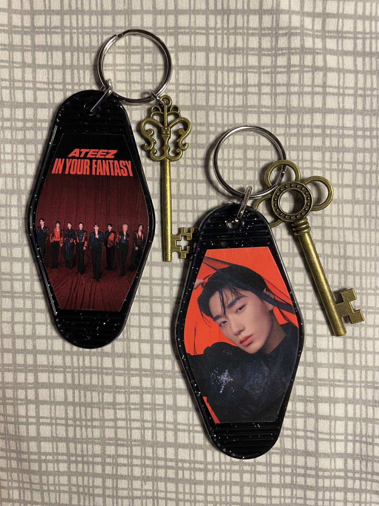 ATEEZ Motel Keyring