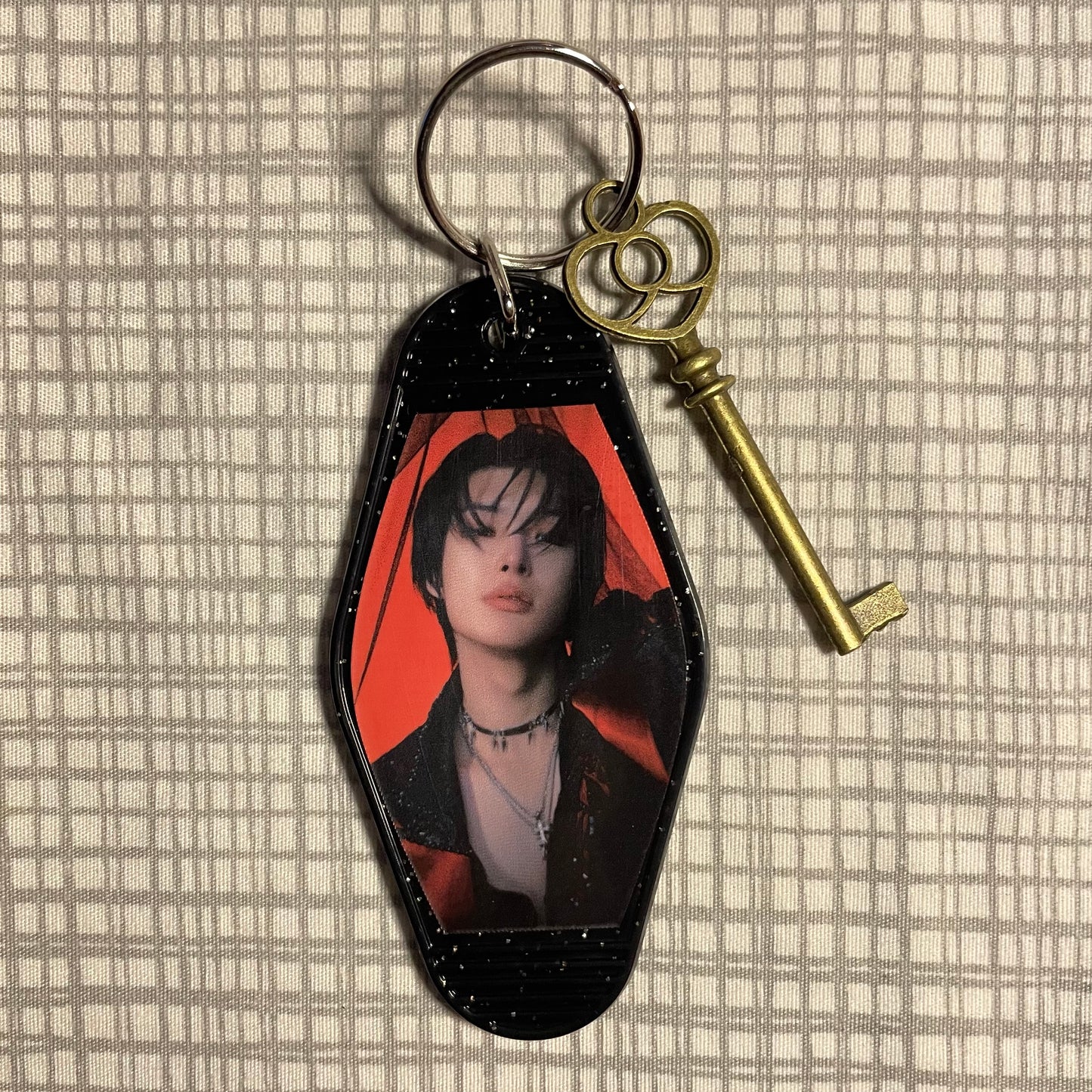 ATEEZ Motel Keyring