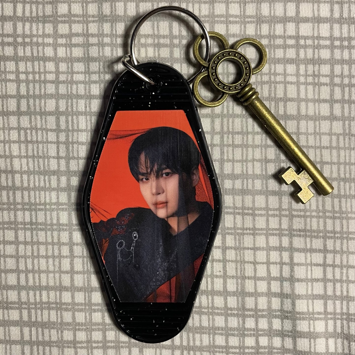 ATEEZ Motel Keyring
