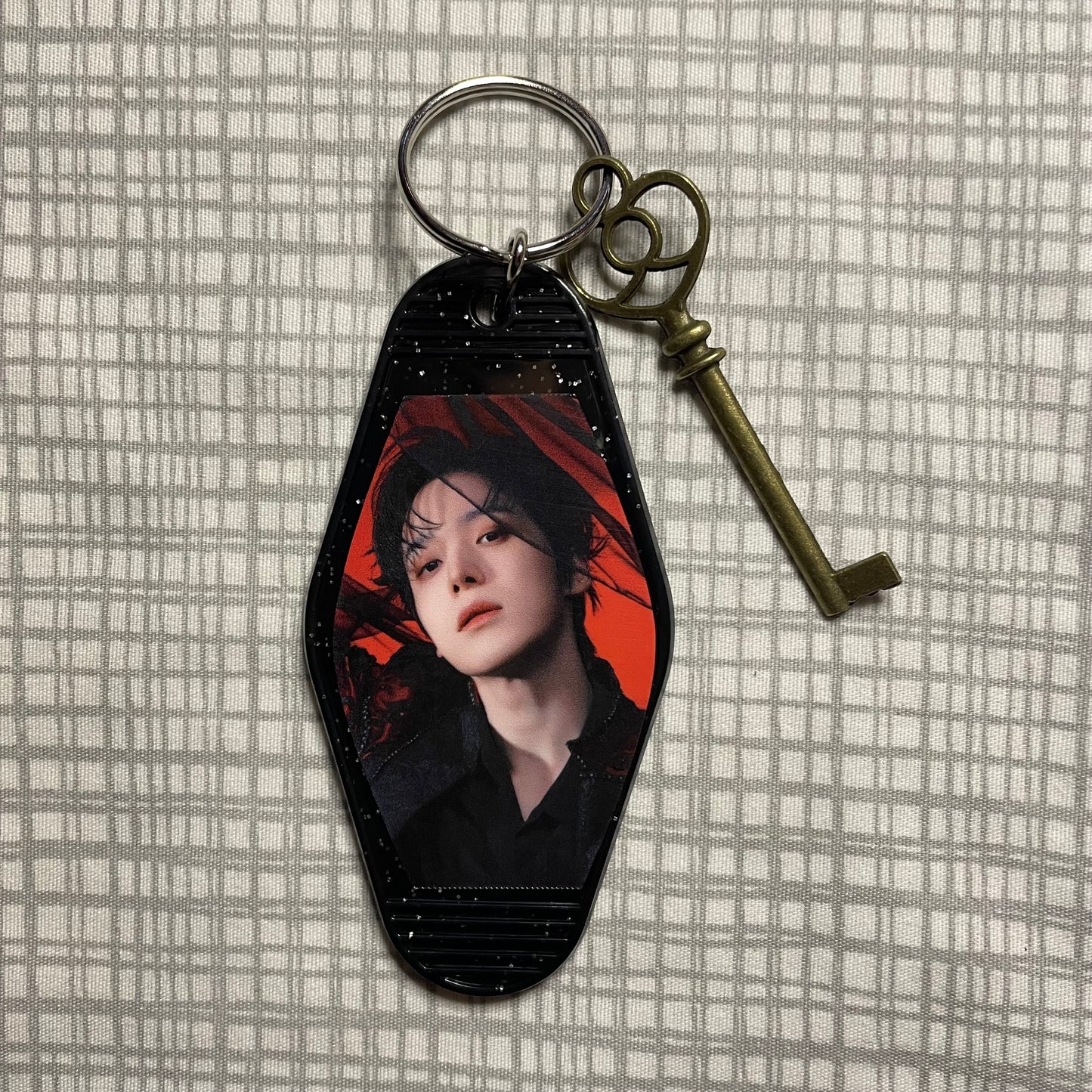 ATEEZ Motel Keyring