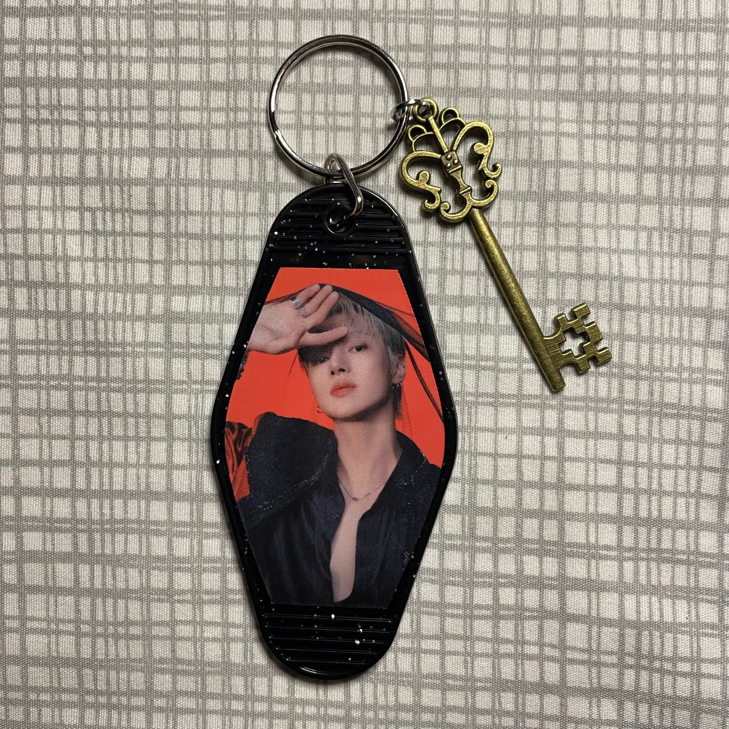 ATEEZ Motel Keyring
